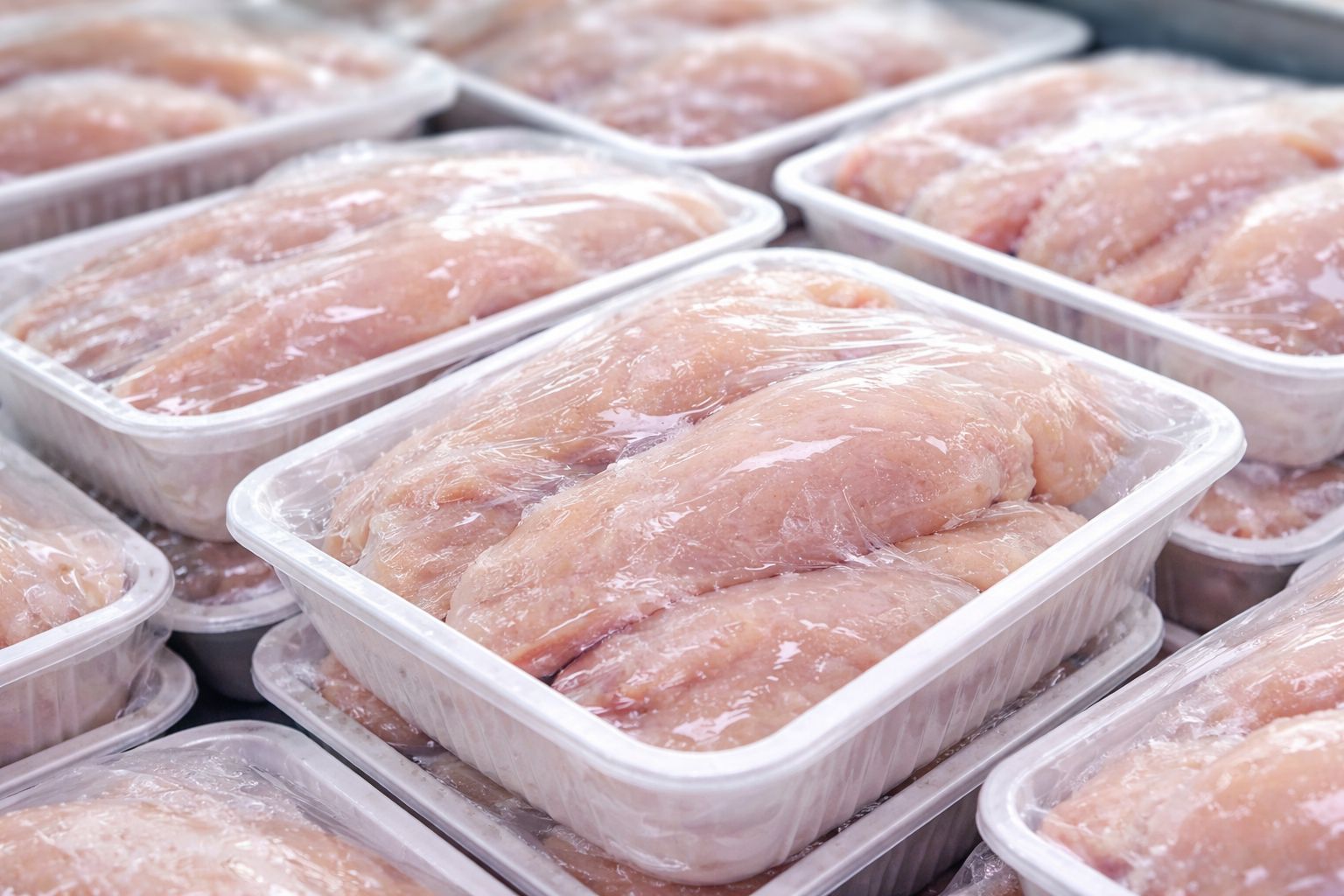 Тыйым салынған қытай тауық еті: Ондаған шағымдардан кейін елімізде жаппай тексеріс басталды 