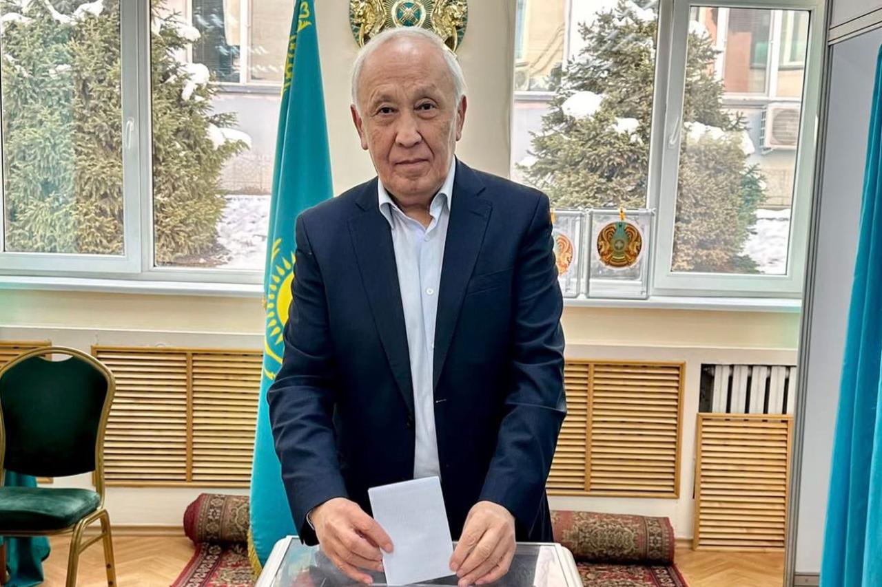 Шығармашылық зиялы қауымның таңдауы: Қазақстандық жазушылар мен актерлер ел болашағы үшін дауыс берді