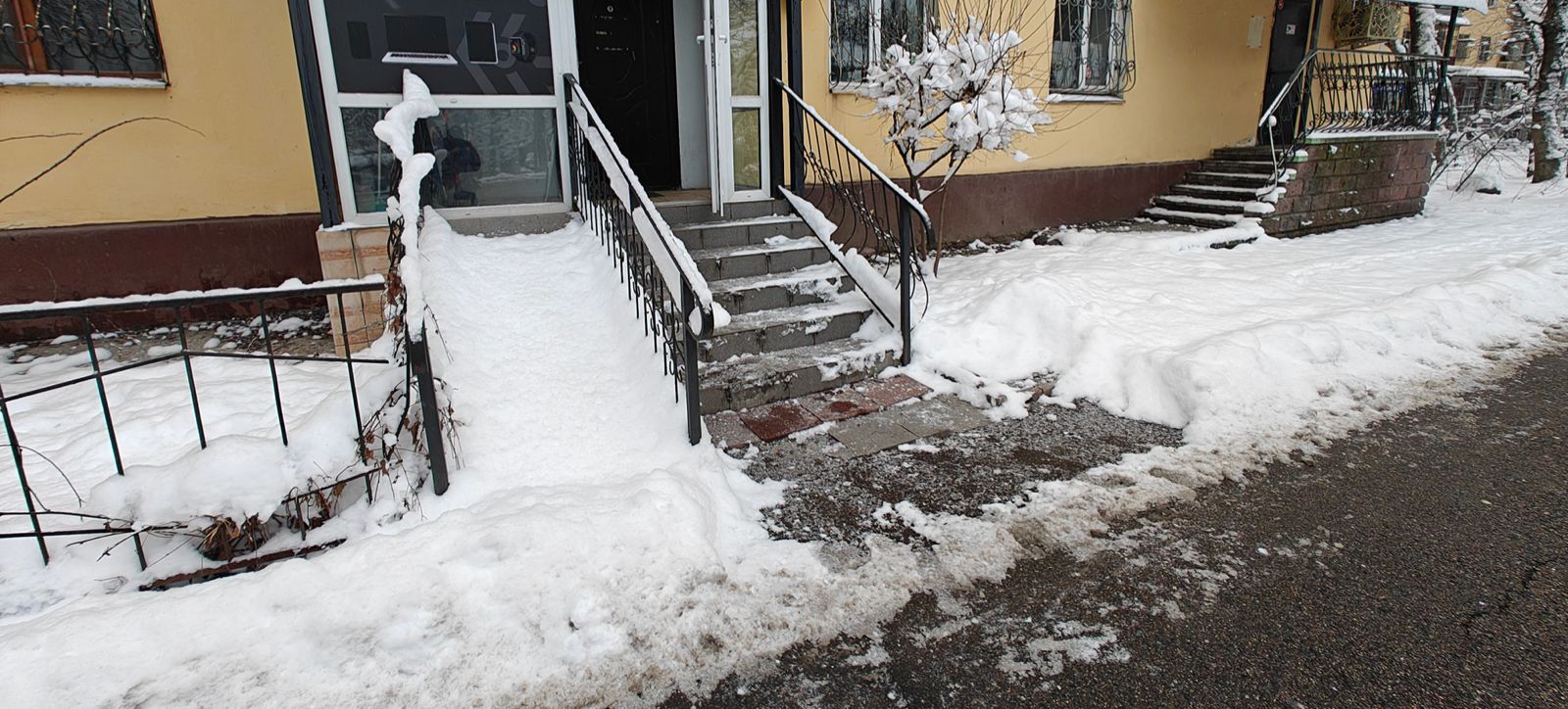 Пандус кім үшін салынады? Көп жерде олар мүлде жоқ немесе талапқа сай емес