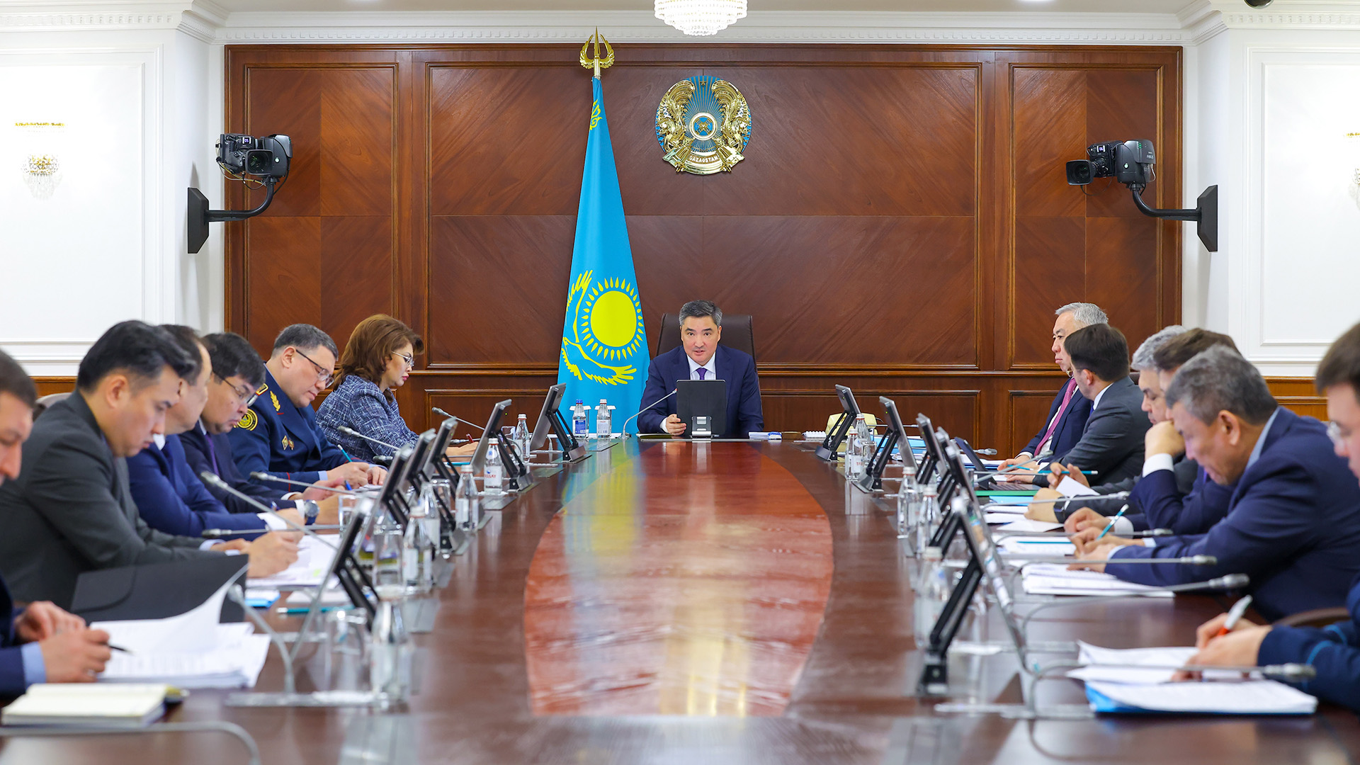 Олжас Бектенов құқық бұзушылық профилактикасы жөніндегі ВАК отырысын өткізді – жол қауіпсіздігі шаралары қаралды