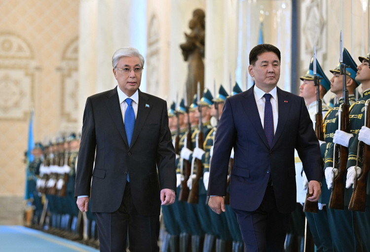 Қасым-Жомарт Тоқаев мен Ухнаагийн Хурэлсух шағын құрамда келіссөз жүргізді
