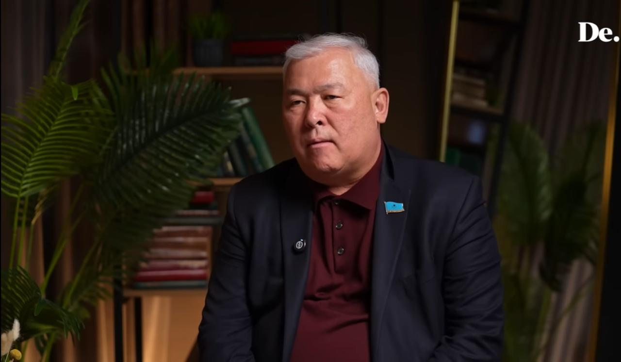 “Ешқашан депутаттық сауал жолдамаймын”: Мұрат Әбенов өзін “хайпқұмар” деп сынайтындарға жауап берді