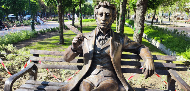 ”Қазаққа ұқсайды”: желіде Алматыдағы Пушкиннің жаңа ескерткіші қызу талқылануда