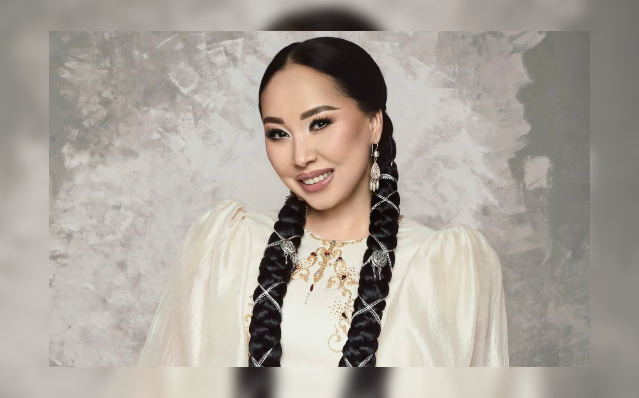 “Болмай жатқанның тігісін жатқызып отырамын”: Қарақат Әбілдина қандай ене болатынын айтты