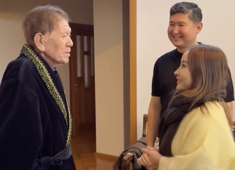 "Түркияға апарып, емдетеміз дедік, үлгермедік": Мұхтар Шахановтың өмірінің соңғы күндеріндегі видеосы тарады