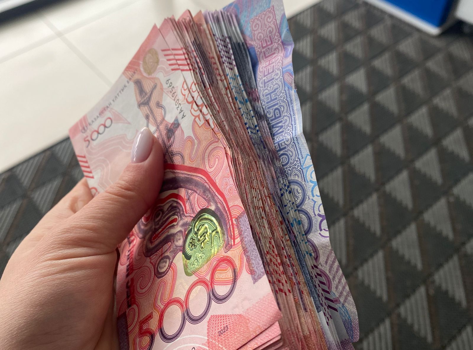 Ең төменгі жалақы 150 мың теңгеге дейін көтерілуі мүмкін 