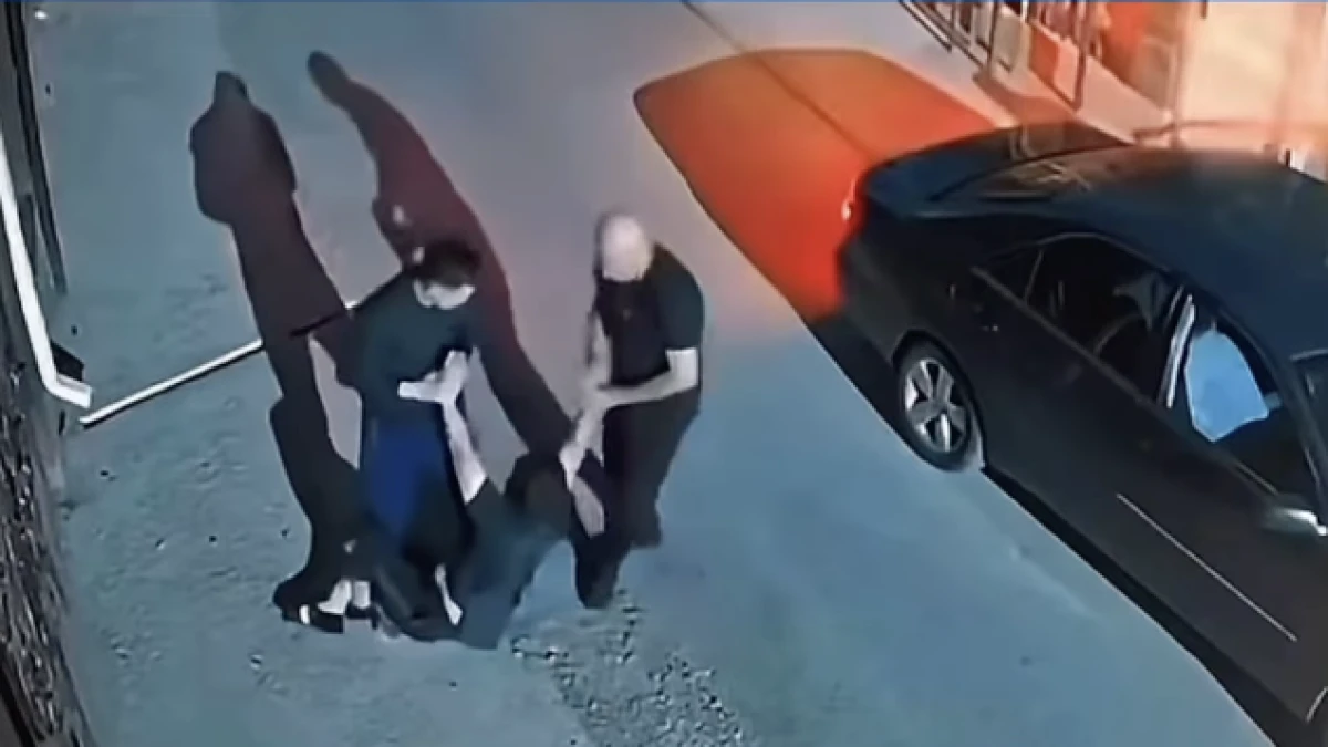 Шымкентте ер баланы көшеде жүрген жерінен әскери бөлімге алып кеткен 