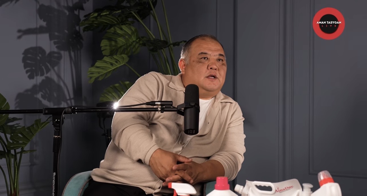 “Әкемнің інісінде бала болмағасын мені асырап алды, балалары болғасын мені қайтарып берді” - Ақылбек Досжанов