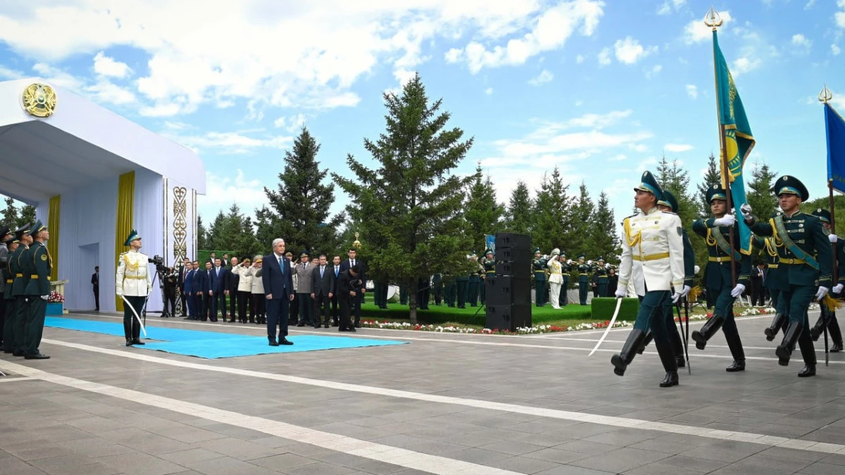 Мемлекет басшысы елордада Ту көтеру рәсіміне қатысты 