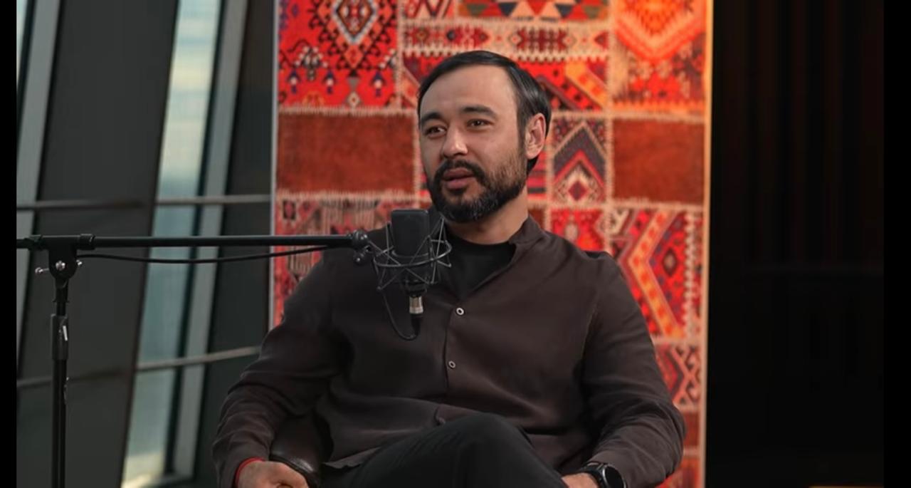 Сахнада көңілдеспен сүйісіп тұра алмаймын — актер 