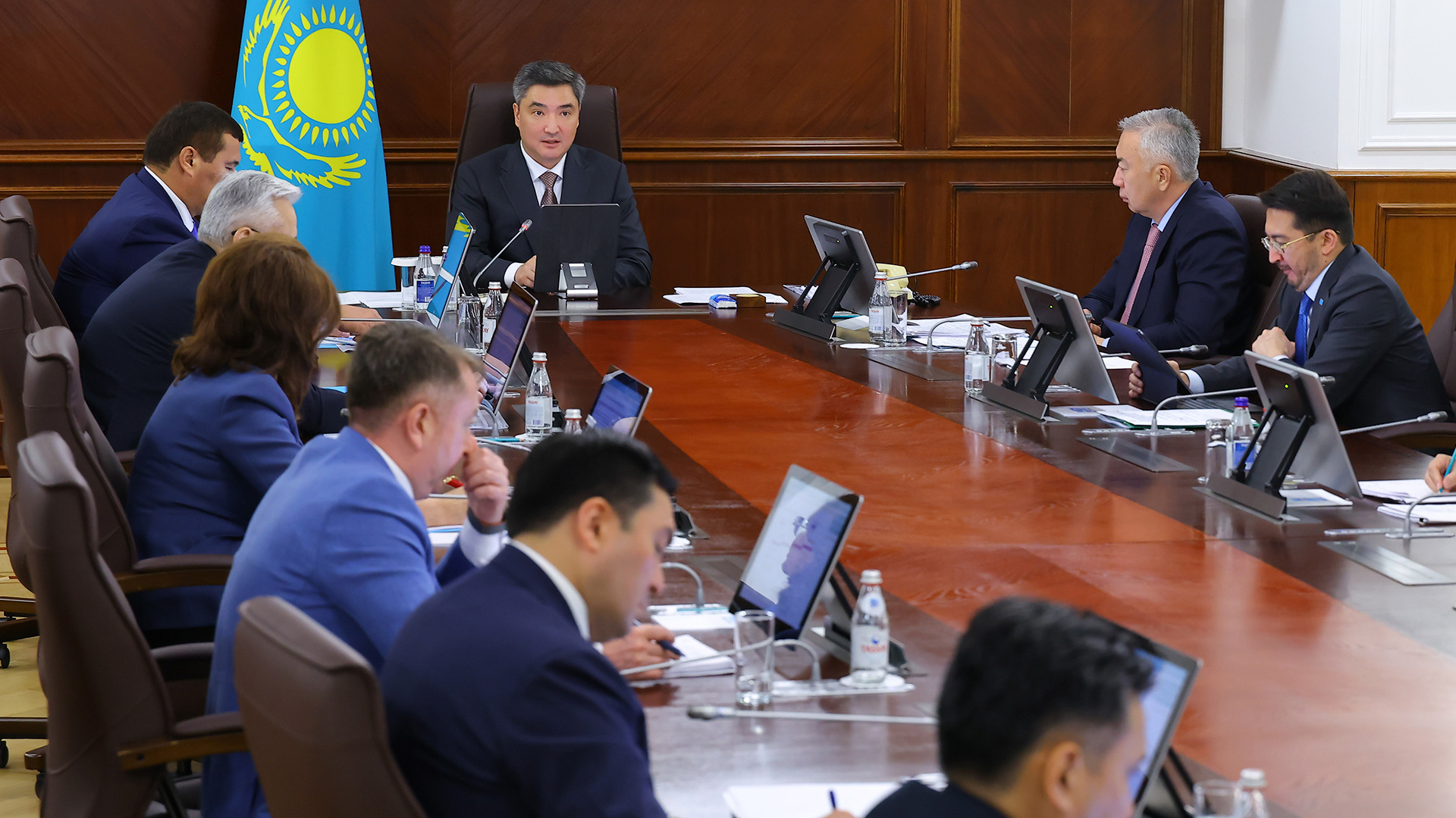 Үкімет Парламент палаталарының бірлескен отырысында айтылған Президент тапсырмаларын жүзеге асыруға кірісті
