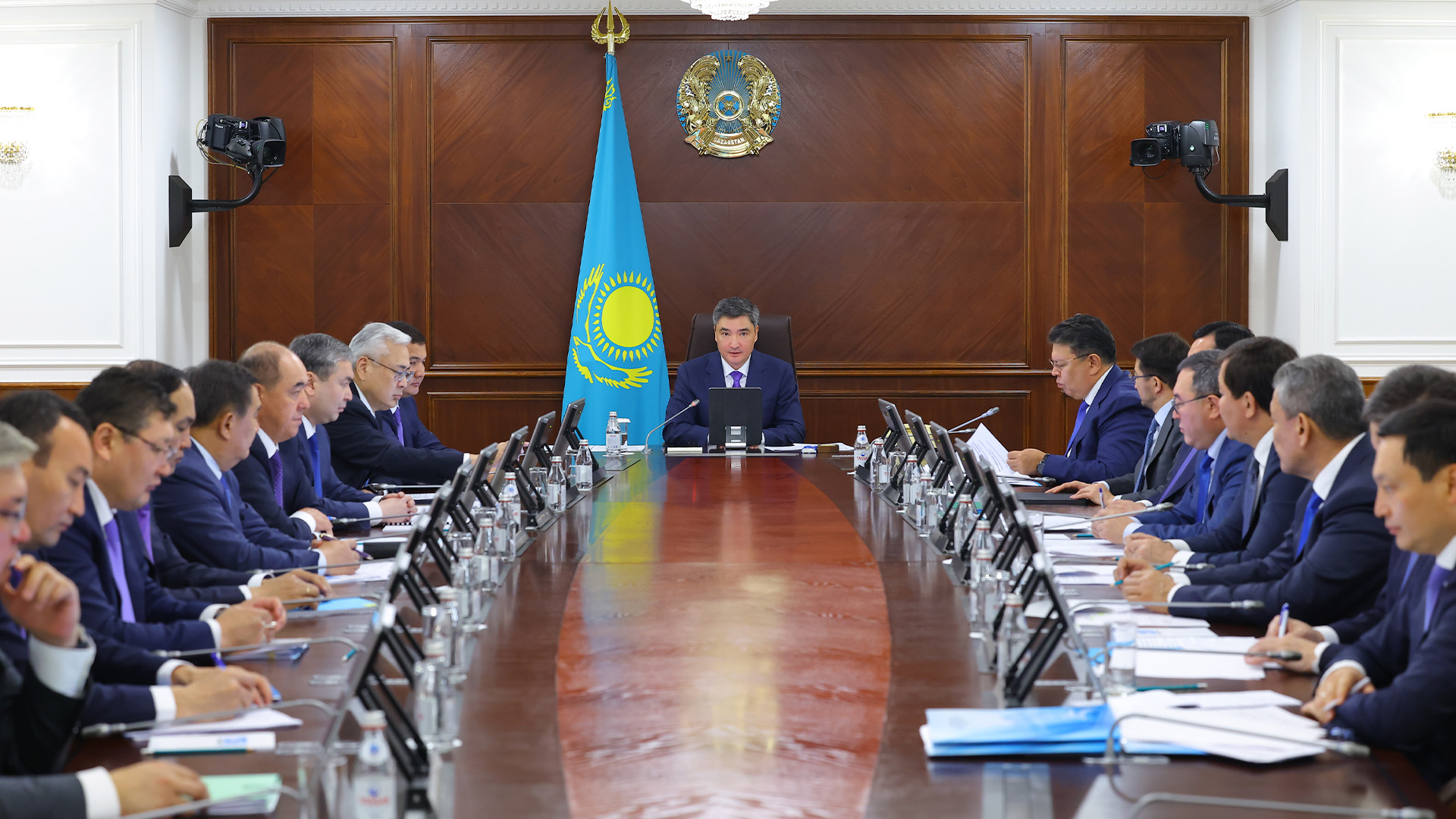 Энергетикалық және коммуналдық инфрақұрылымды жаңғырту жөніндегі ұлттық жоба: Олжас Бектенов жұмыс қарқынын арттыруды тапсырды