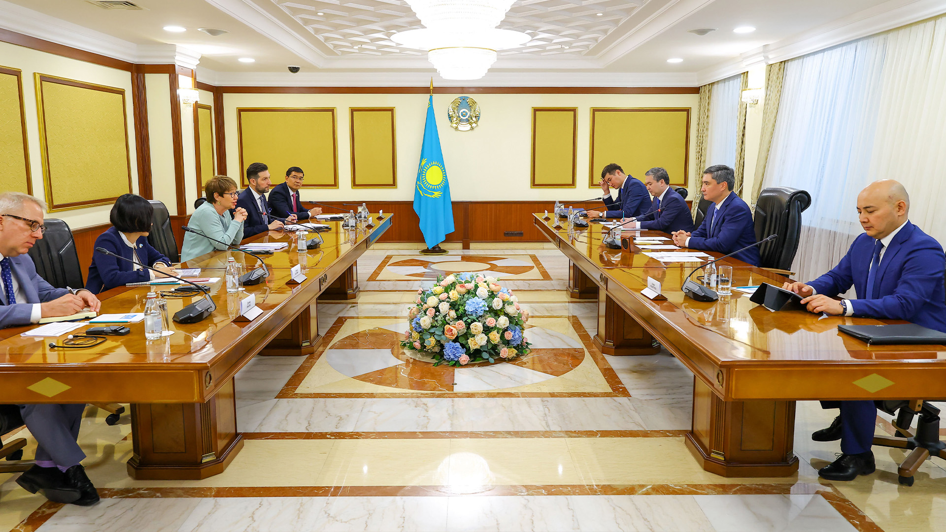 Олжас Бектенов ЕҚДБ, ExxonMobil және Marubeni басшылығымен инвестициялық ынтымақтастық мәселелерін талқылады