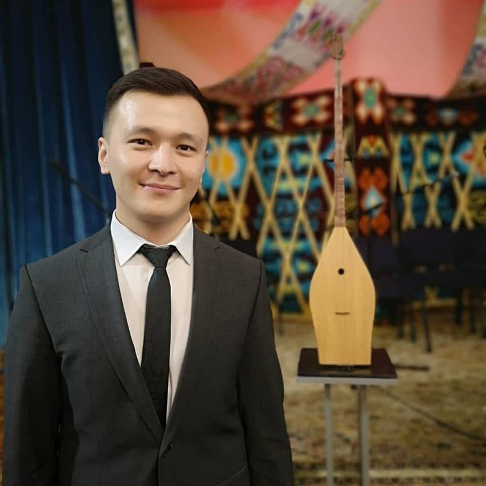 "Қазақтың музыкасы шетелдіктерге де үлкен рухани серпіліс берді" - "Тұран" ансамблінің мүшесі