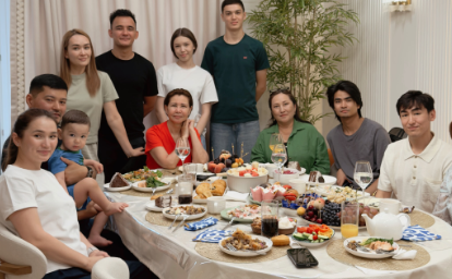 "18 жасында өз пәтерін алды": Роза Рымбаеваның келіні сүйінші жаңалығымен бөлісті