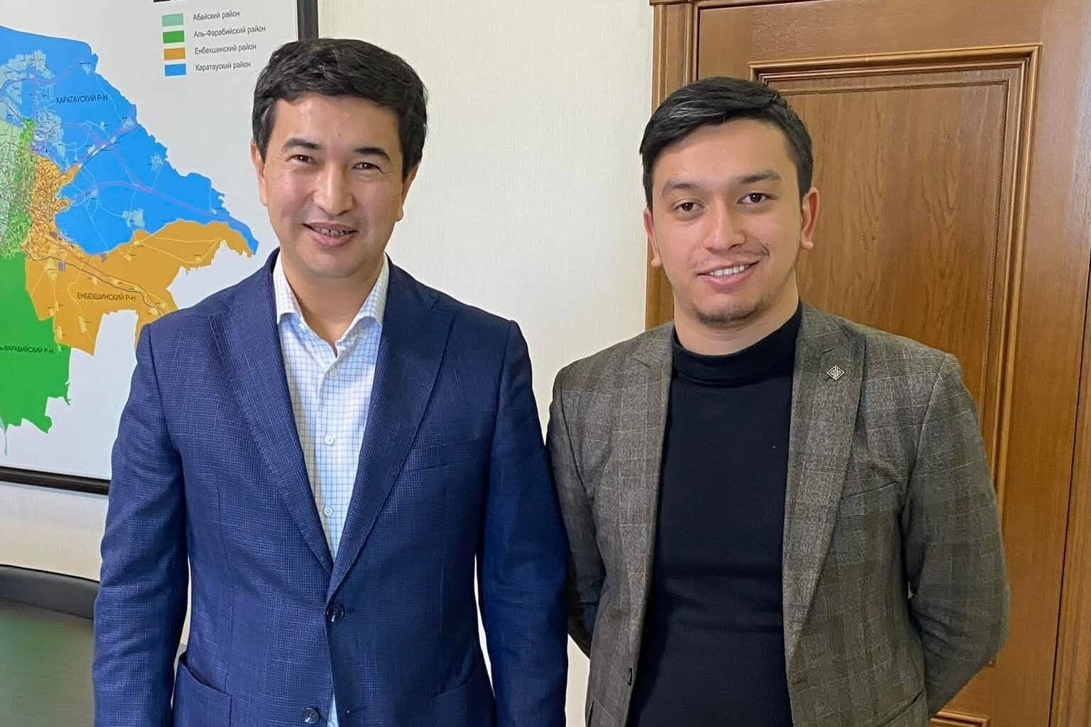 Жас қазақ авторы ешқандай қолдаусыз АҚШ кітапханаларын бағындырды