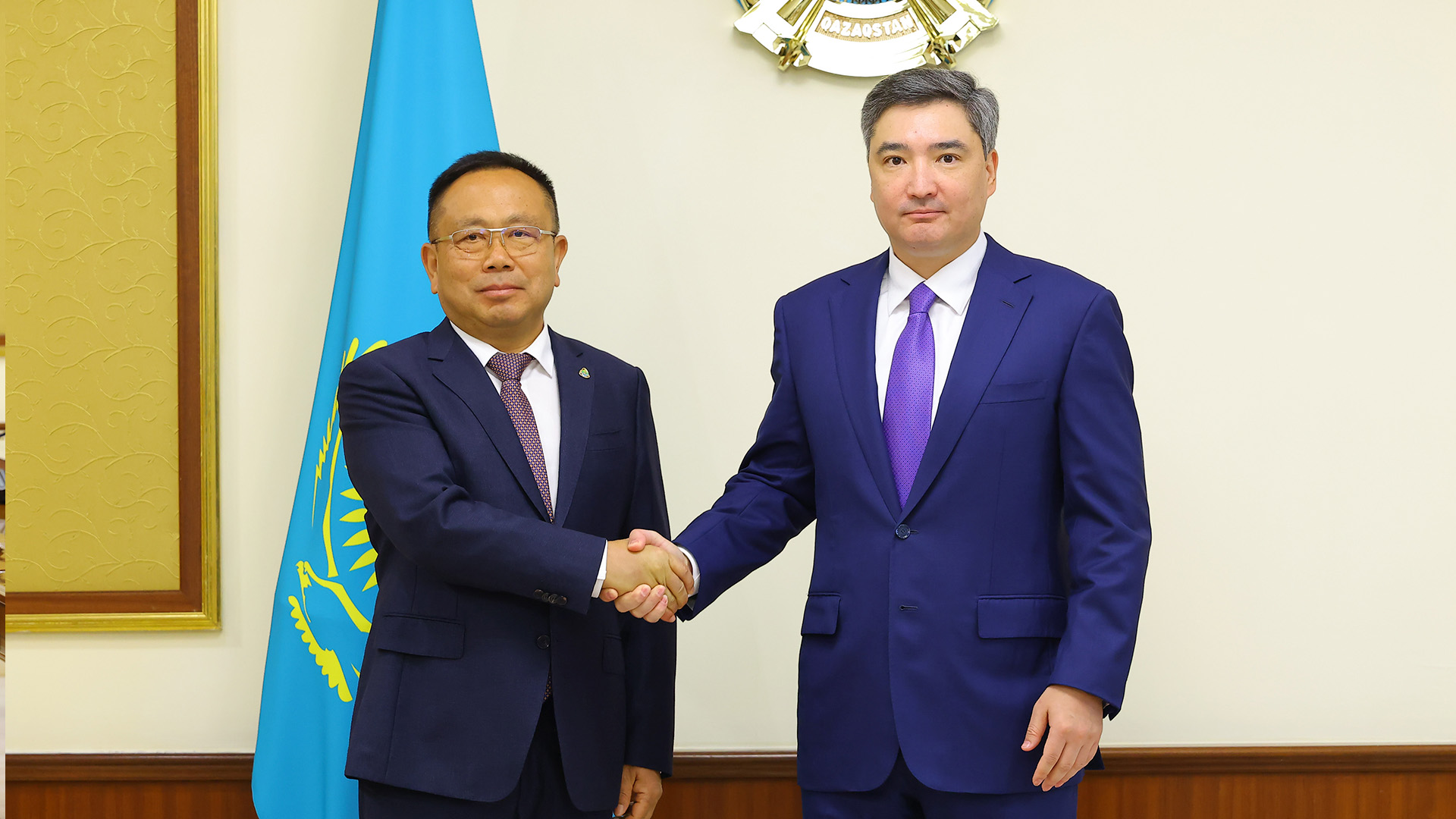 Олжас Бектенов Hunan Junxin Environmental Protection Co., Ltd компаниясының директорлар кеңесінің төрағасы Дай Даогомен кездесу өткізді.