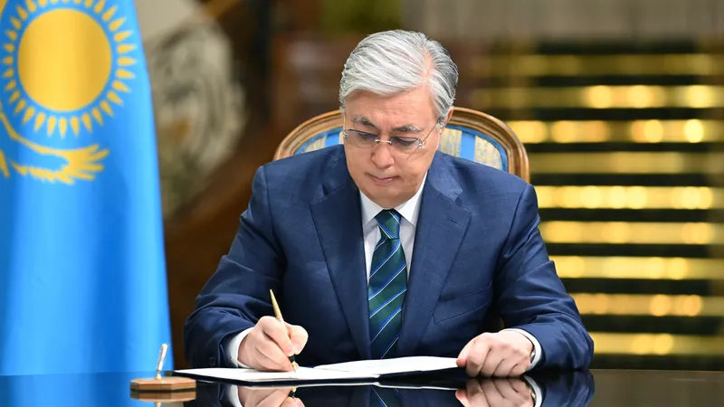 Президент Құрылтайдың бірінші сессиясын шақыру туралы Жарлыққа қол қойды
