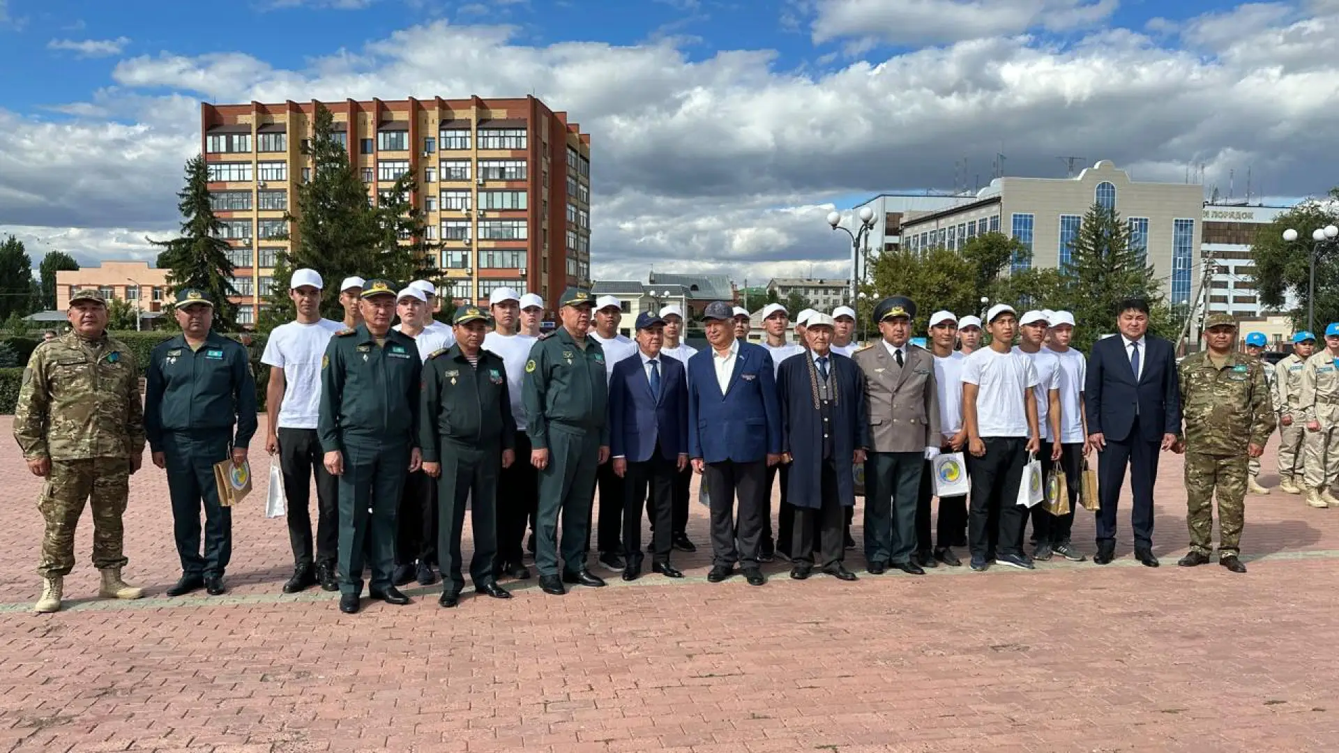 “Сарбаз жолы“: 20 жас абыройлы борышын өтеуге аттанды