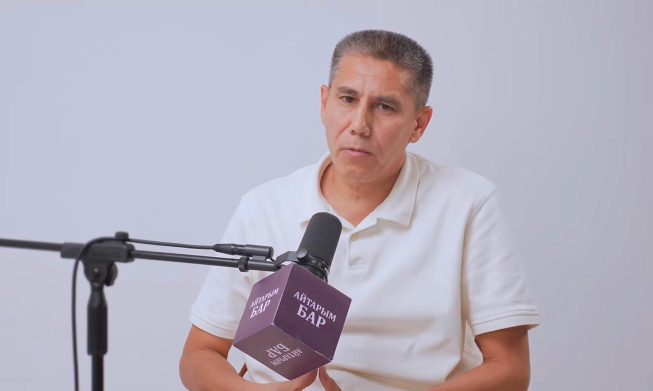 "Ұл балаларды қысып өсіру керек": Санжар Керімбай әйелге жасалатын зорлықтың түпкі себебін атады