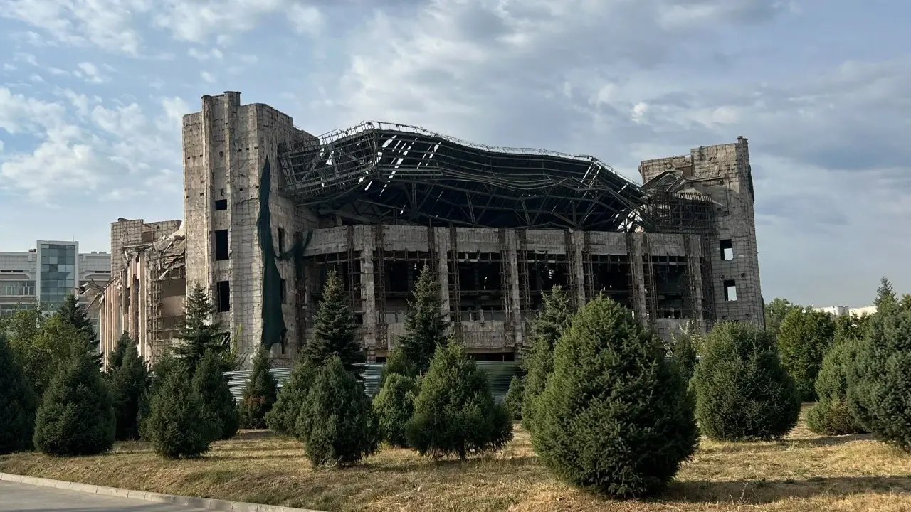 Шатыры опырылған ҚазҰУ студенттер үйінің реконструкциясы туралы не белгілі?