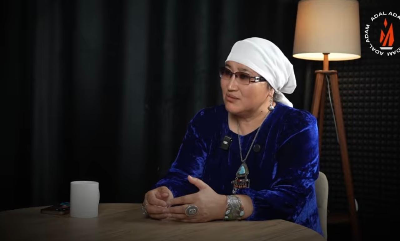 “Қазақтың жігіттеріне күйеуге шықпаңдар деп жатыр”: Этнограф қоғамдағы үрдіске алаңдады