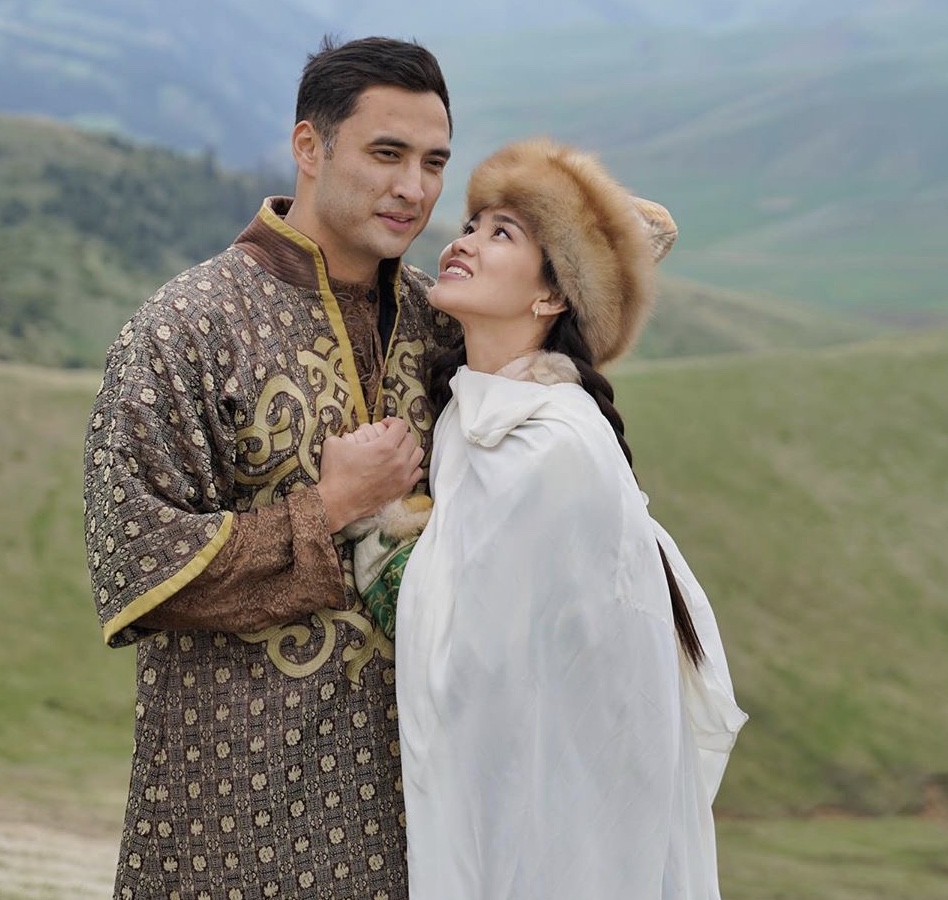 Ерлерге арналған қолды байланған секс Мені бәрінен бұрын бля