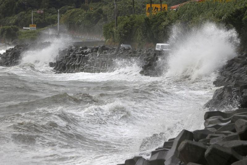 Жапониядағы сұрапыл тайфун: 3 млн-нан астам адам эвакуацияланбақ 