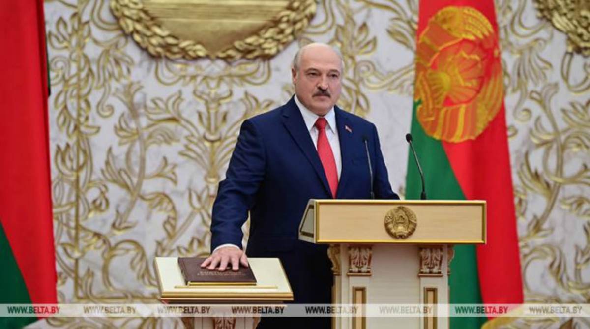 Александр Лукашенко Беларусь президенті қызметіне кірісті