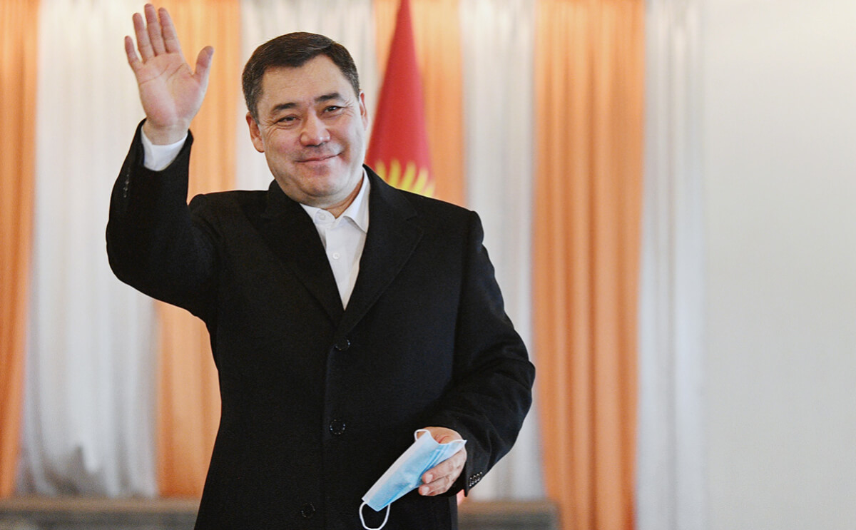 Қырғызстанның жаңа президенті: Сыртта жүрген 2 млн қырғызды қайтарамын, билікке туыстарымды араластырмаймын