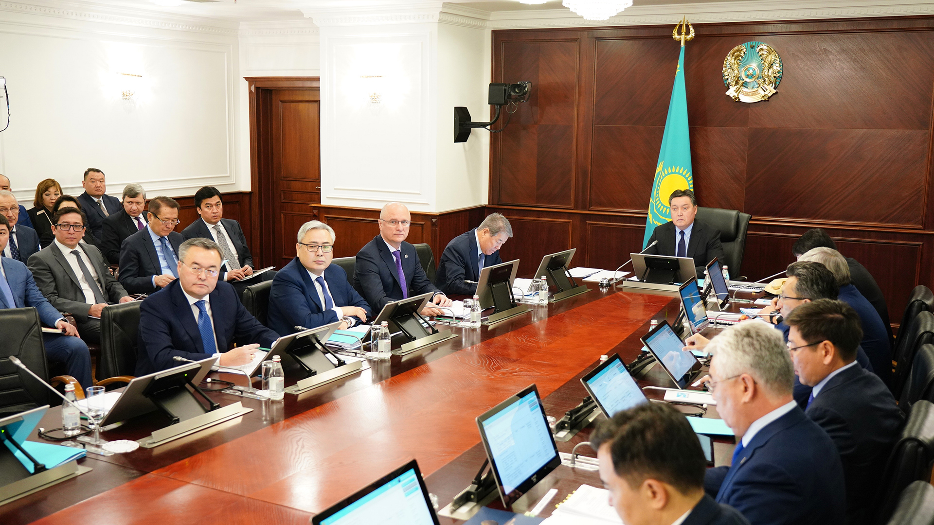 Асқар Мамин үкіметі отставкаға кетті  