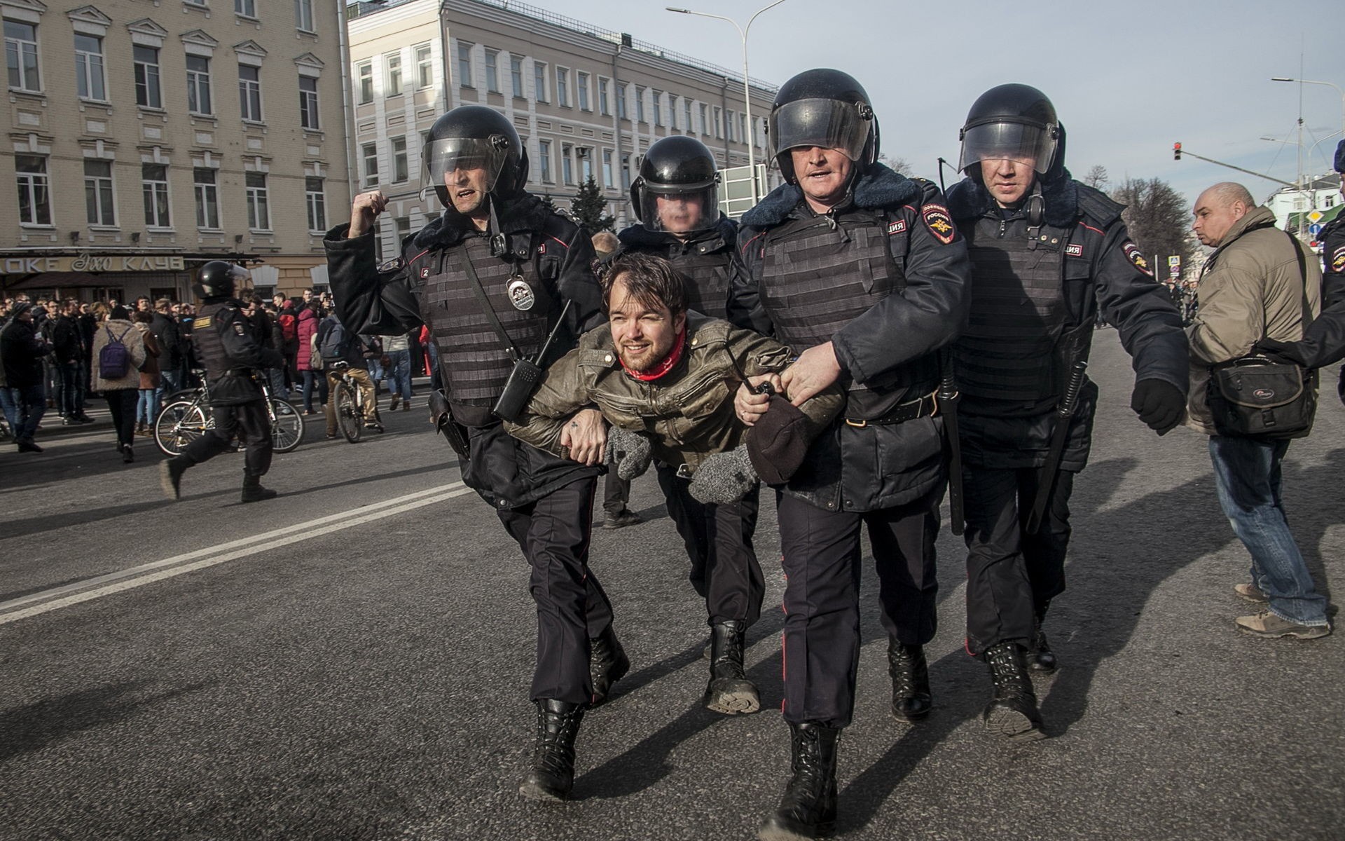 Ресейде рұқсат етілмеген митингіге 4 мыңнан астам адам келді