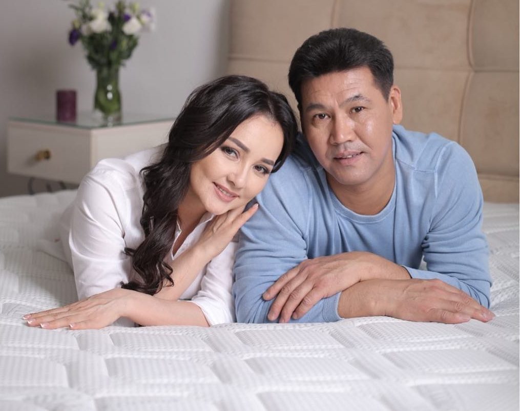 "Жанболат екеуіміз базарда жеміс-жидек саттық": Жазира Байырбекова өткен күндерін еске алды