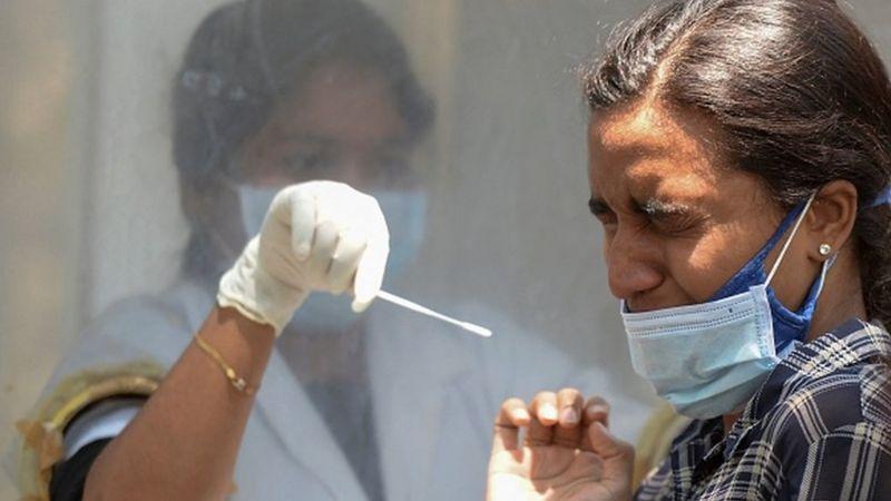 Үндістанда тәулігіне 400 мыңнан аса адам коронавирус жұқтырады