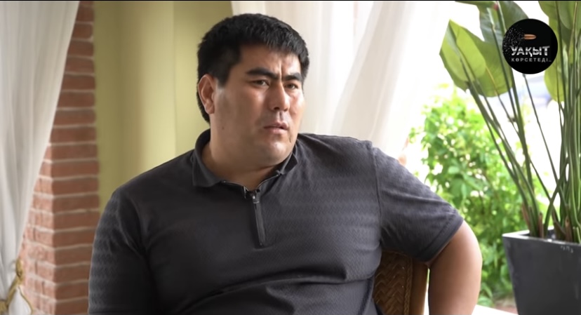 Жастармен бірге жетілген әйелдің суреті