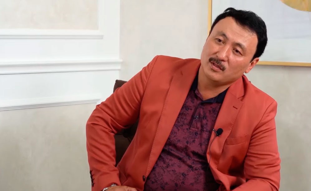 “Жұбайым мен қызым қайтқаннан кейін, үйге кіргім келмейтін” - ақын Аманжол Әлтаев