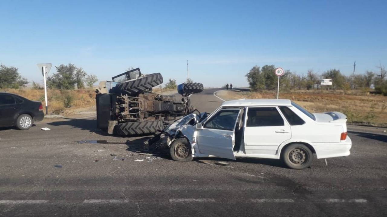 Самара-Шымкент тас жолында трактор жол апатына түрткі болды