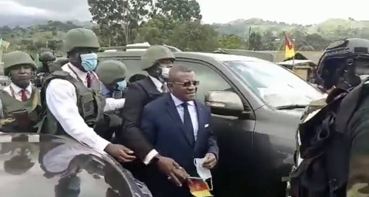 Камерун премьер-министрінің сөзін аяқ асты атылған оқ тоқтатты