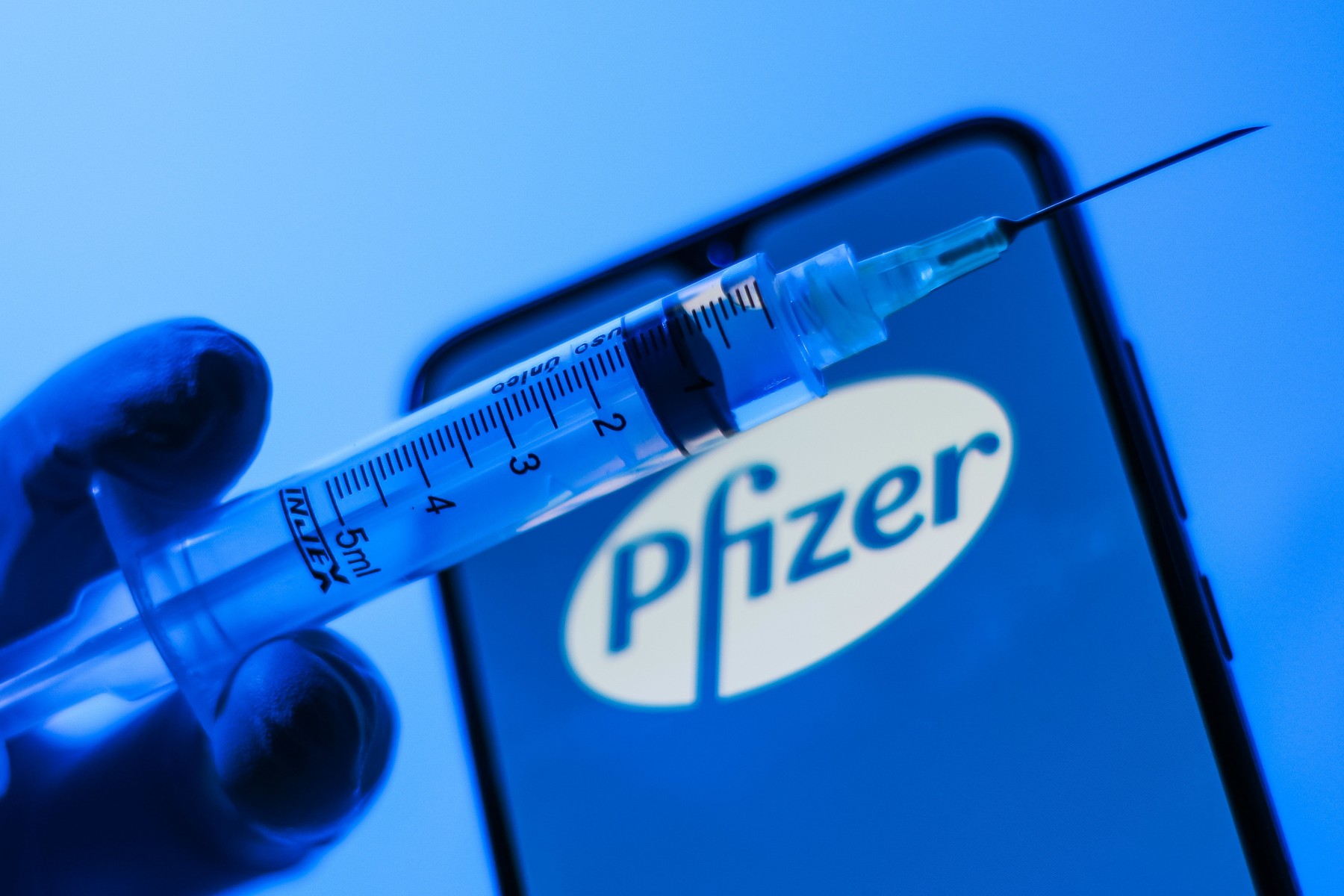 Қазақстандықтар Pfizer вакцинасының екі дозасын ақылы түрде ала алады - Цой