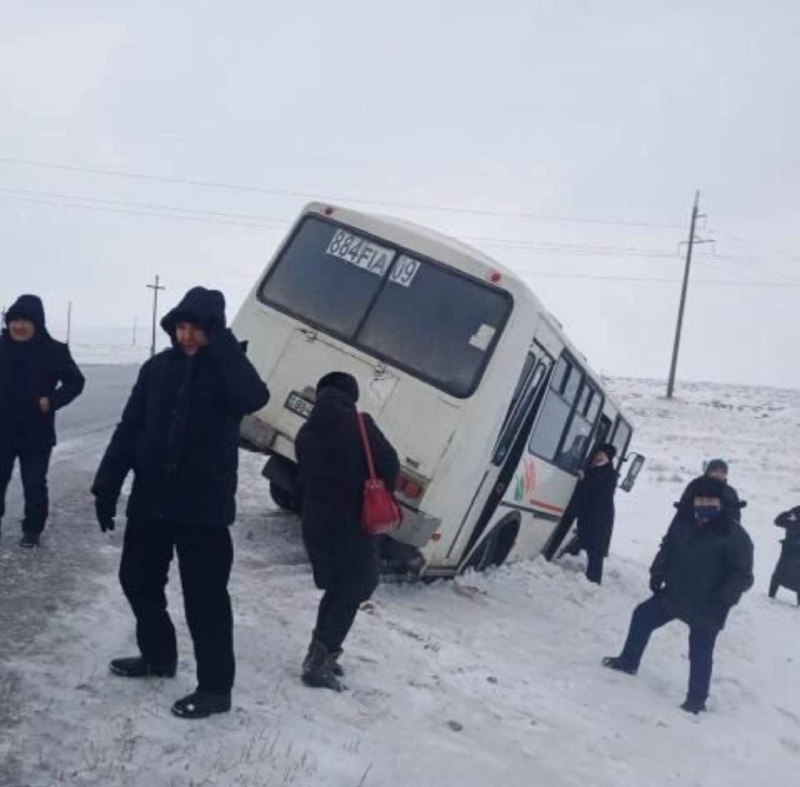 Қарағанды облысында сегіз көлік соқтығысып, автобус аударылды