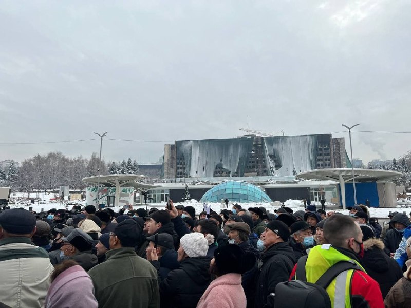 Полицейлерді аяусыз ұрып-соққан: Алматыдағы бүліктен кейін екі шетелдік ұсталды