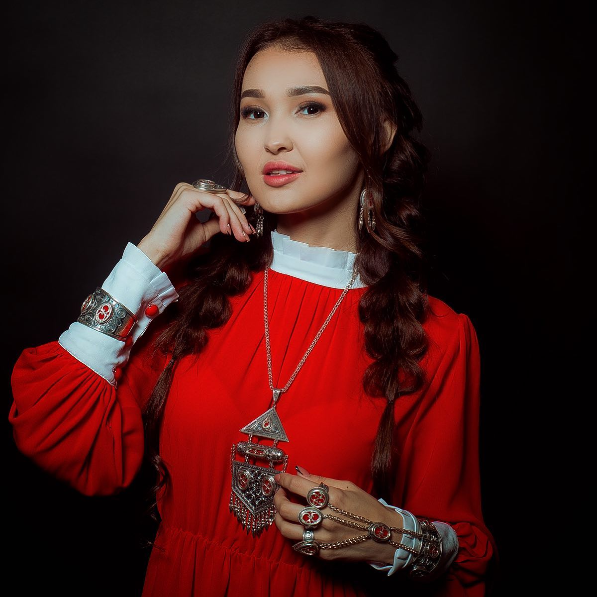 Бес әріп үшін енеммен ырылдасып жүргенше, тал түске дейін диванда жатпаймын ба - Ақтаулық блогер