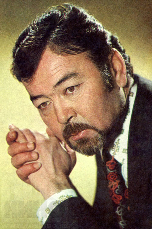 Жігіттерге ауызша секс жасайтын траннилерді көрсететін порно