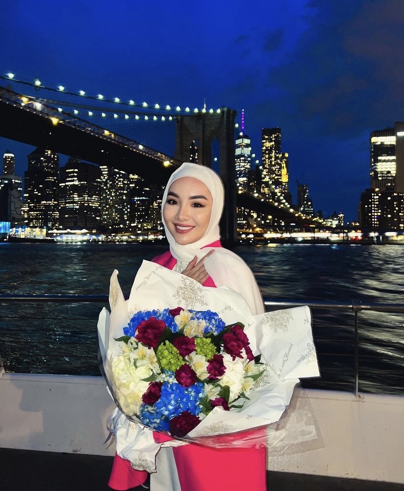 Төреғали Төреәлінің қарындасы хиджаб киді