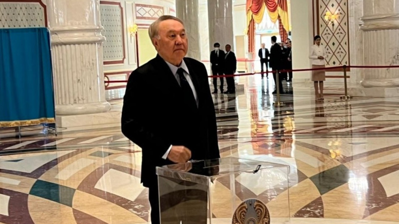 Назарбаев референдумда дауыс берді