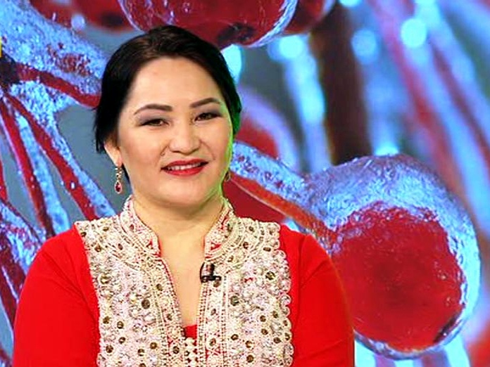 Дәрігер кабинетіндегі секс кішкентай қыз