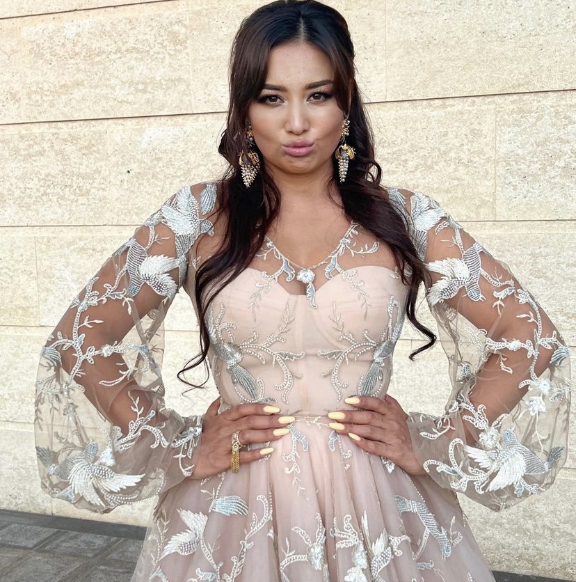 "Қазақша оқытуға намыстандыңыз ба": Ұлын орыс сыныбына берген Мадина Сәдуақасова қатаң сынға ұшырады