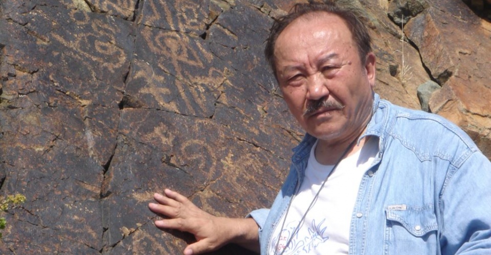 “Әбден белден басып, өктем сөйлеп қалған Мағауин демократияны түсінбейді-ау”: Журналист әйгілі жазушыны сынап тастады