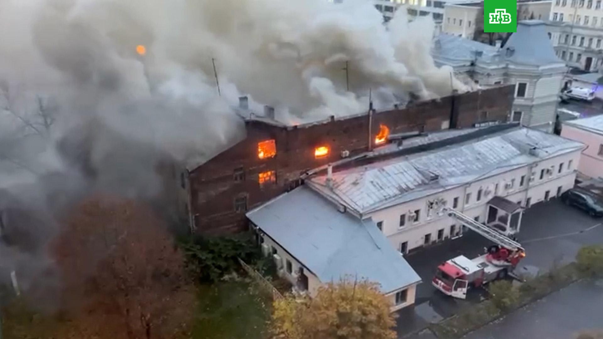 Мәскеу орталығында үшқабатты үй өртенді