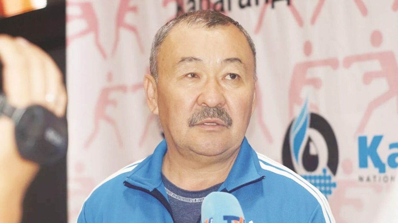 "Уақытынан ерте тоқтатуы керек еді". Бұрынғы бас бапкер Ербосынұлының қазіргі жағдайы туралы айтты